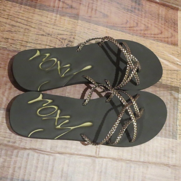 Roxy Shoes - *Brand New*Roxy size 9 sandals*